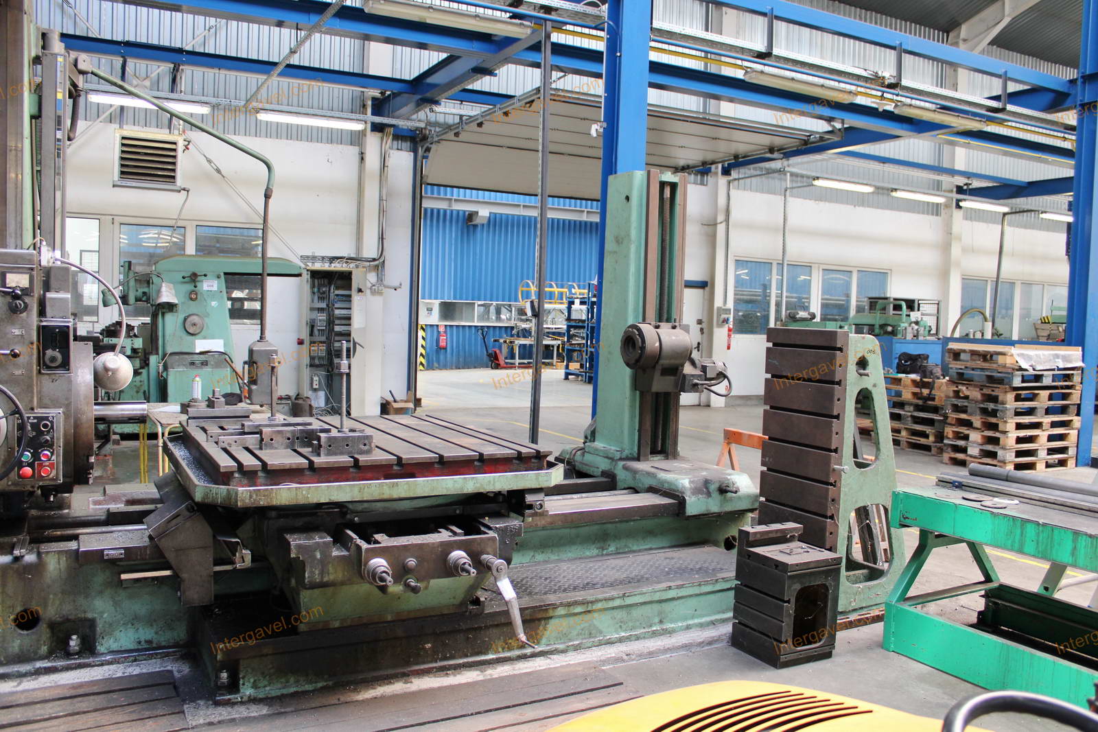 Horizontális fúró-marógép 19