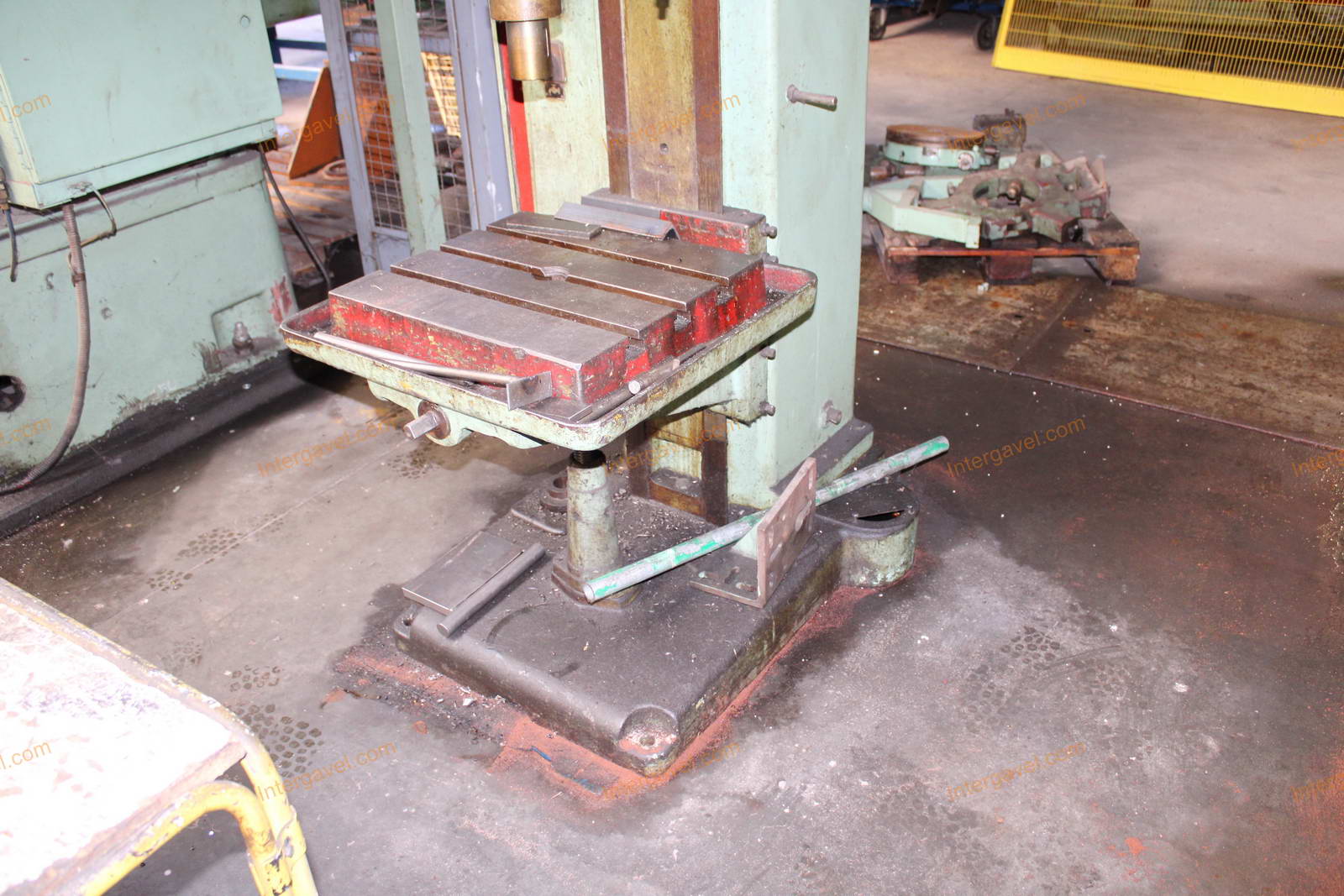 Oszlopos fúrógép 8