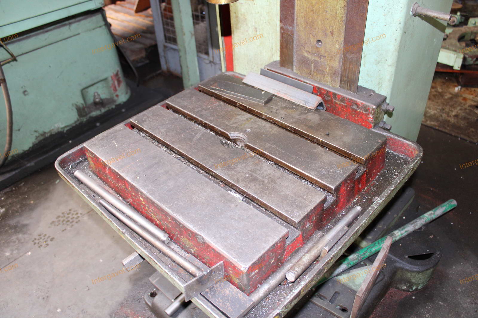 Oszlopos fúrógép 9