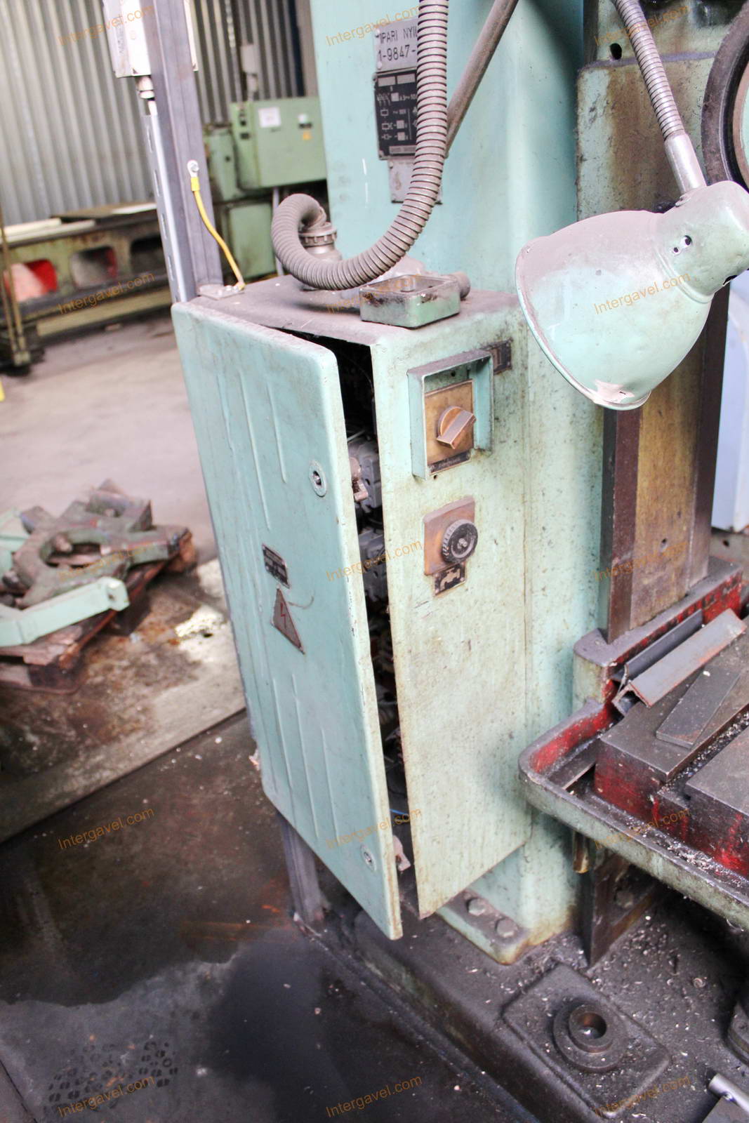 Oszlopos fúrógép 11