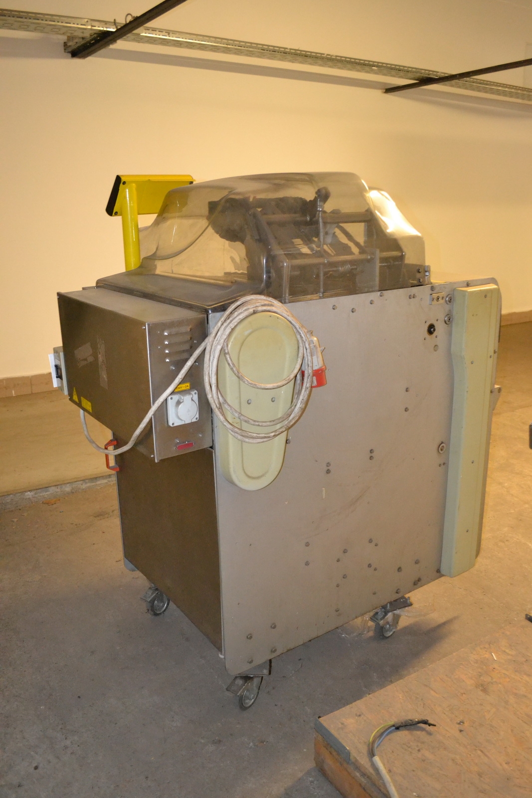 Tálcás csomagológép 8