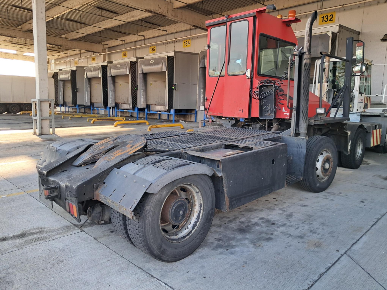 Telephelyi vontató 3