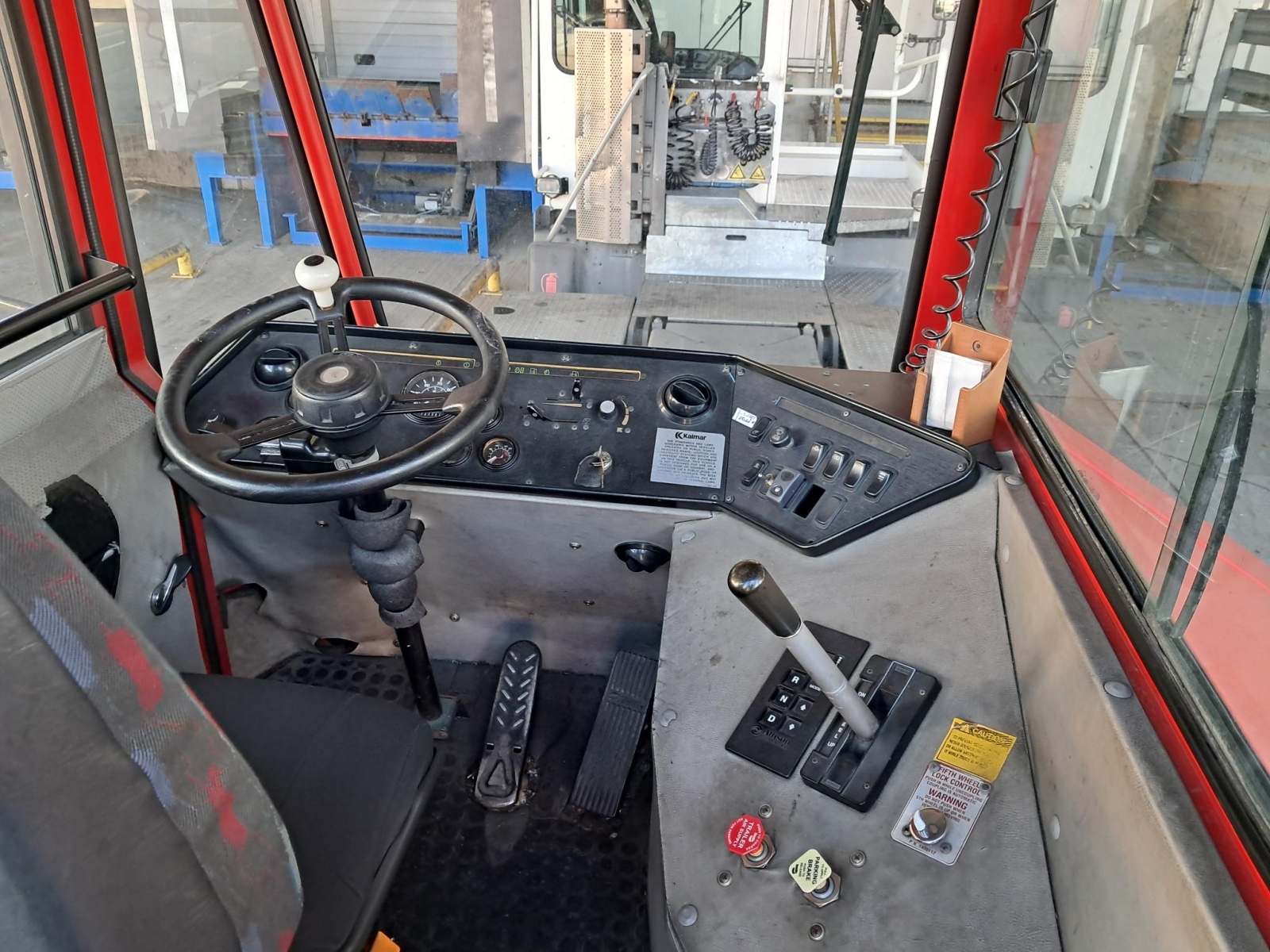 Telephelyi vontató 4