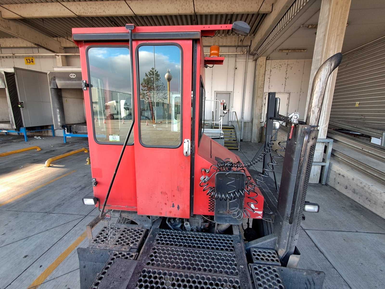 Telephelyi vontató 8