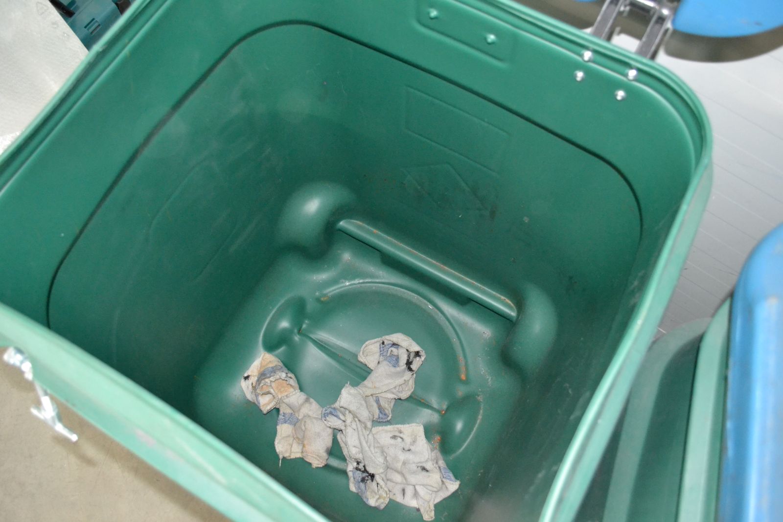 Veszélyes anyag tároló 3