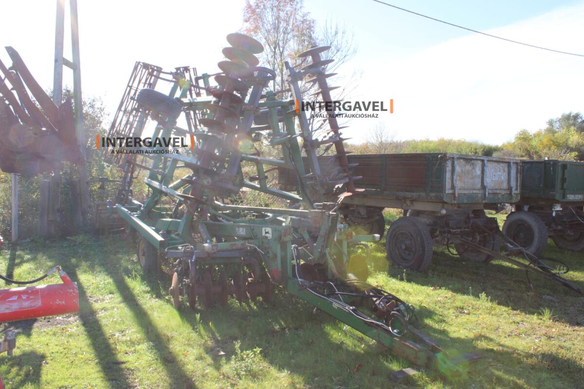 Mulcskultivátor - John Deere 2