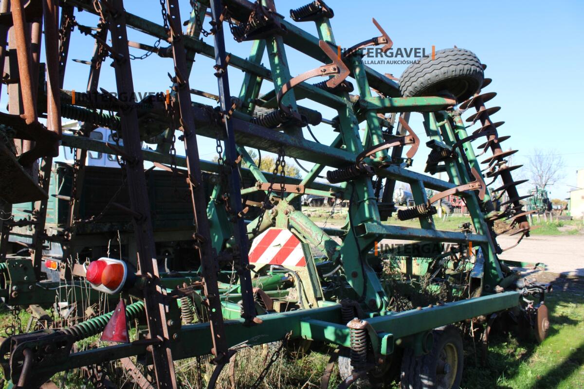 Mulcskultivátor - John Deere 3