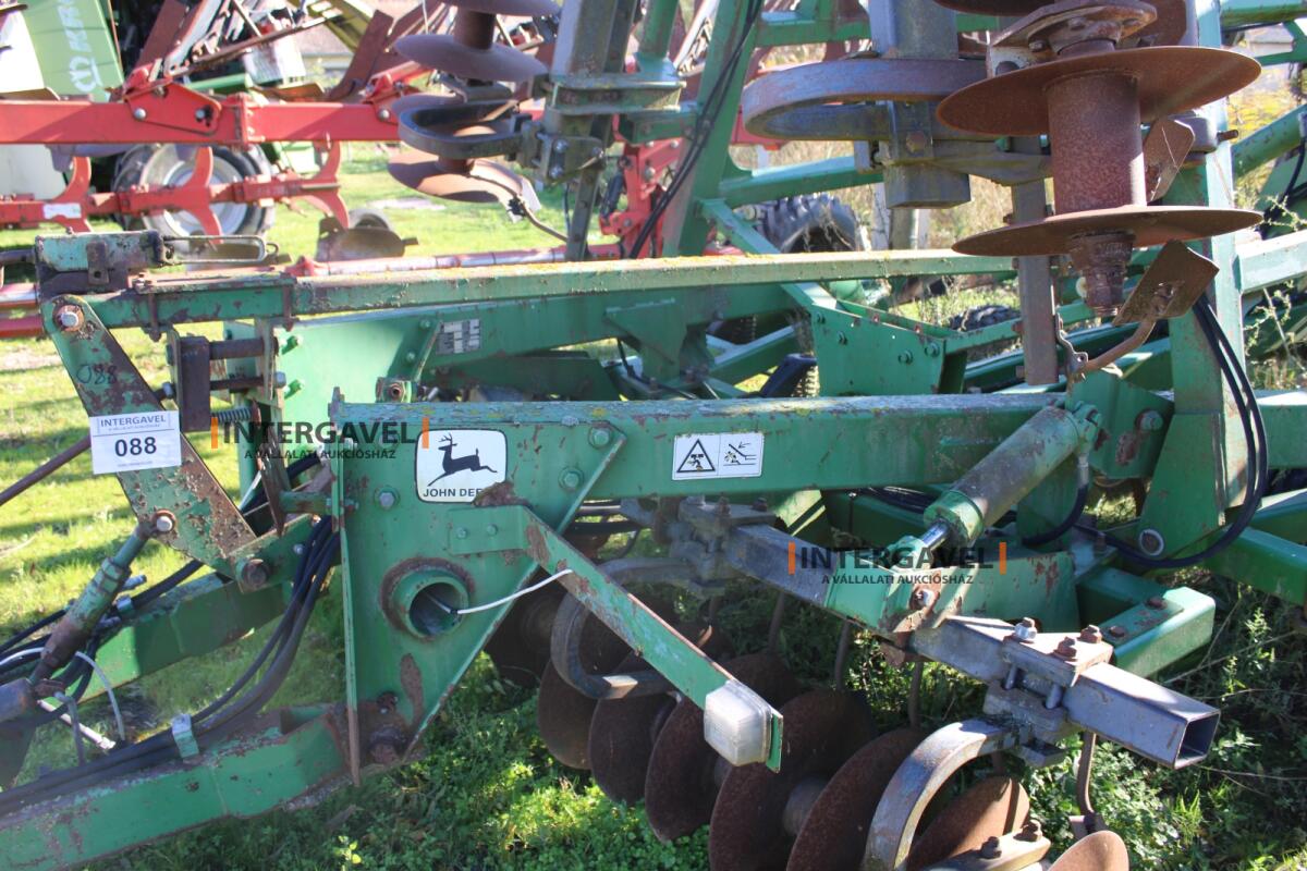 Mulcskultivátor - John Deere 8