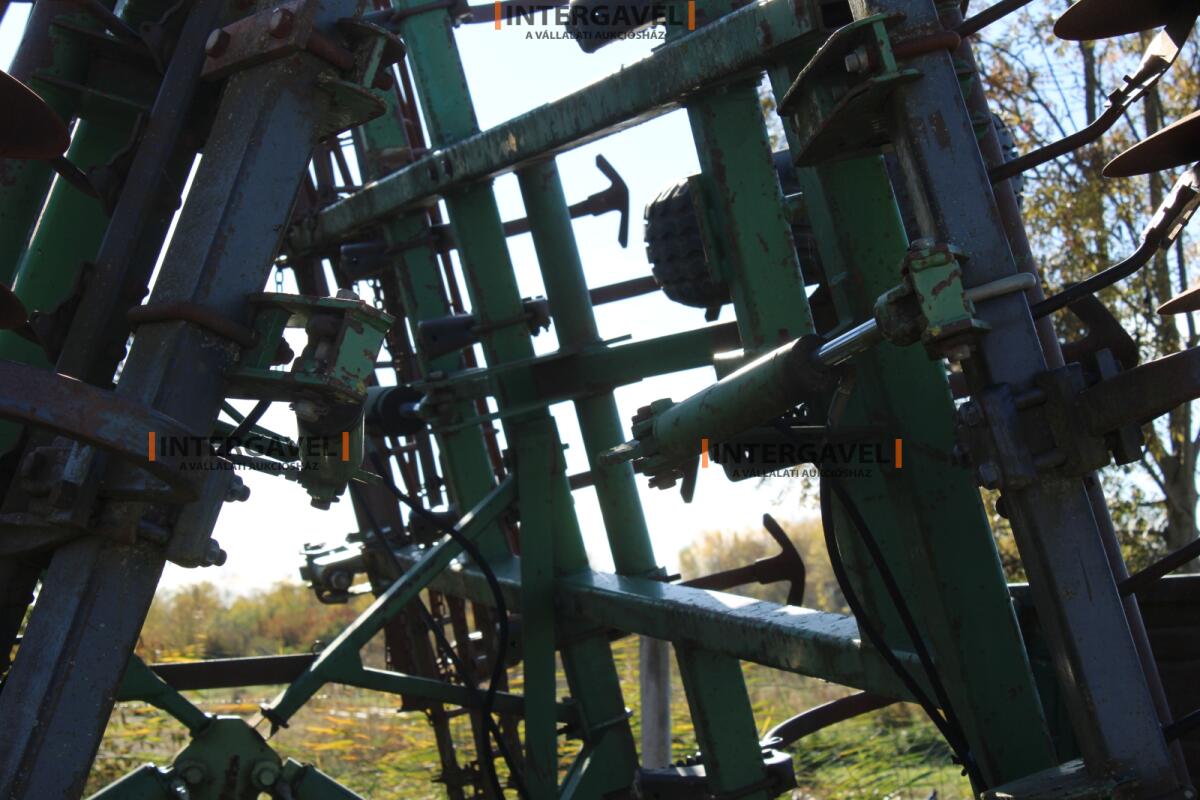 Mulcskultivátor - John Deere 32