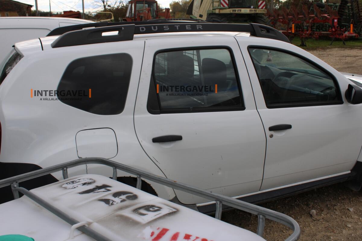 Kisteherautó - Dacia 3