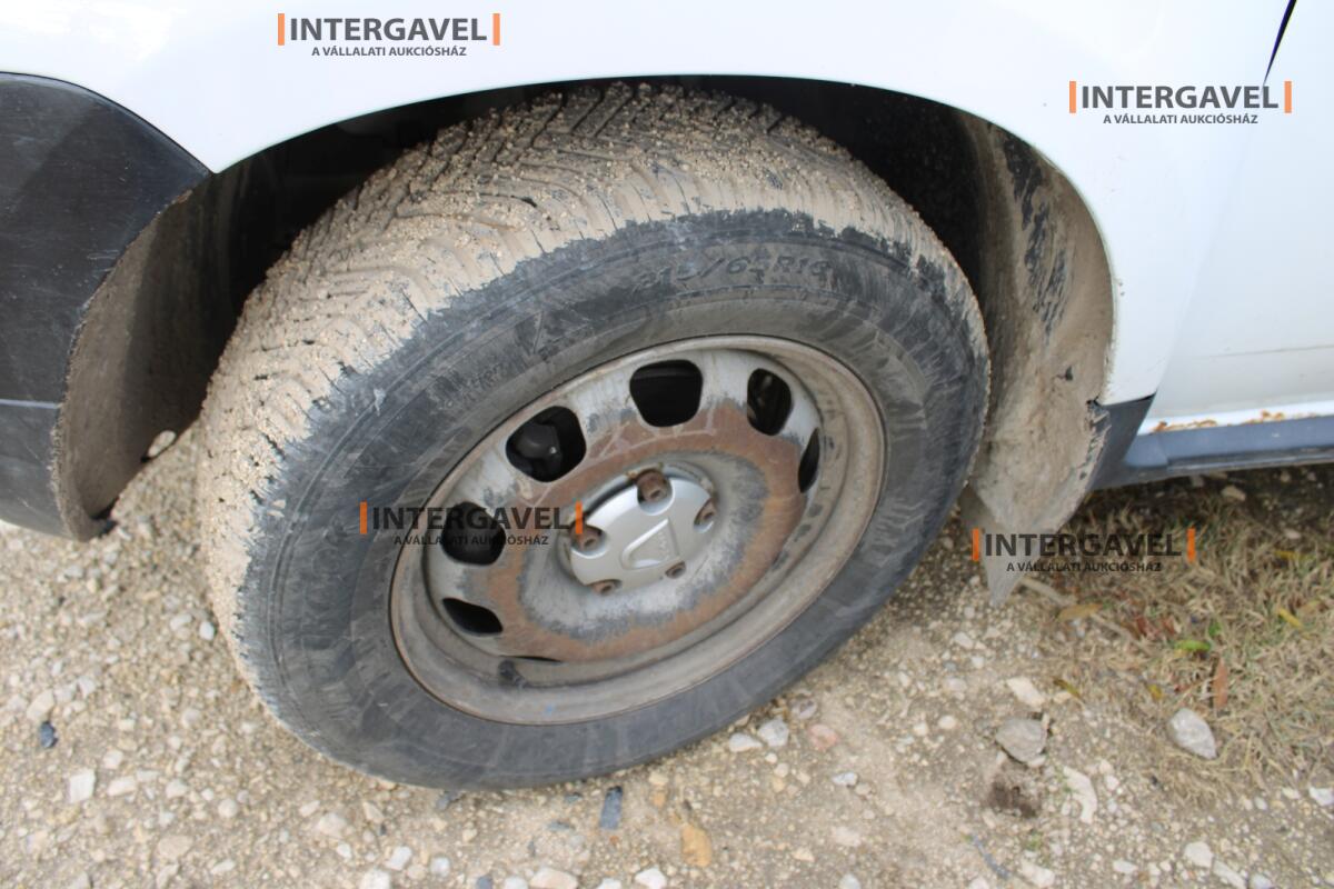 Kisteherautó - Dacia 6