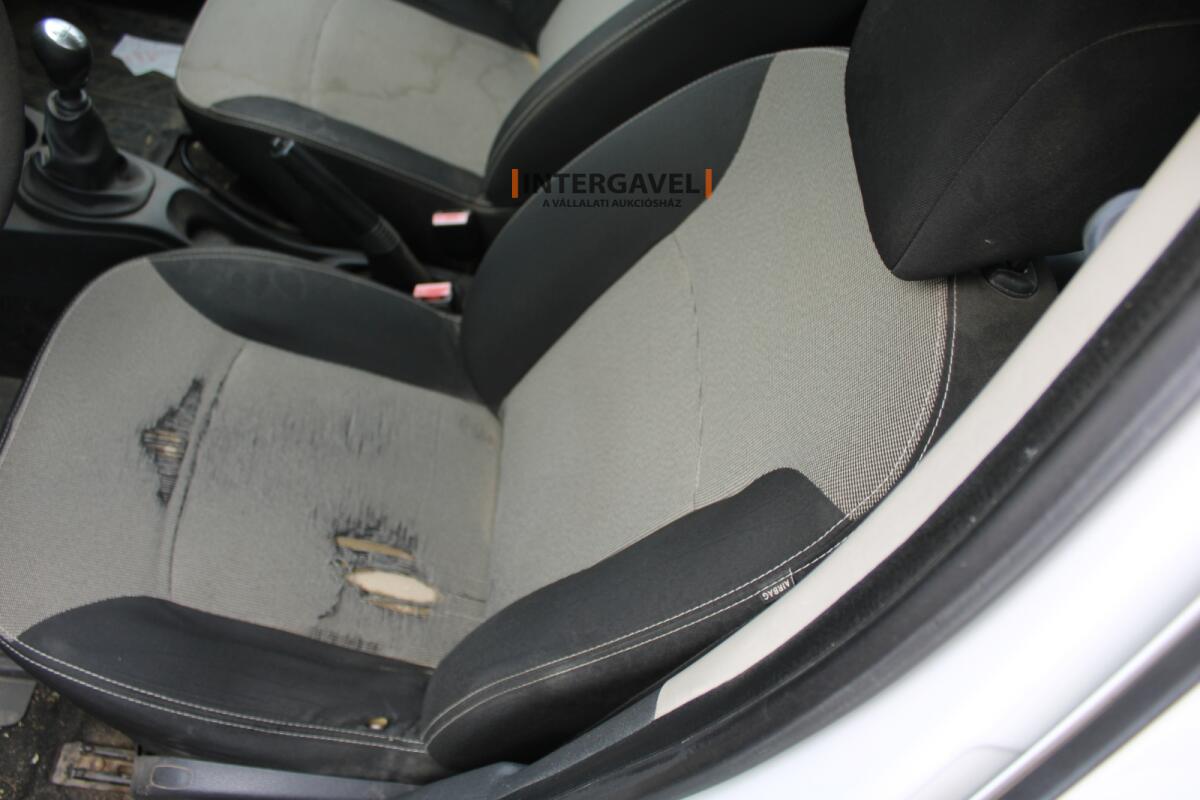 Kisteherautó - Dacia 11