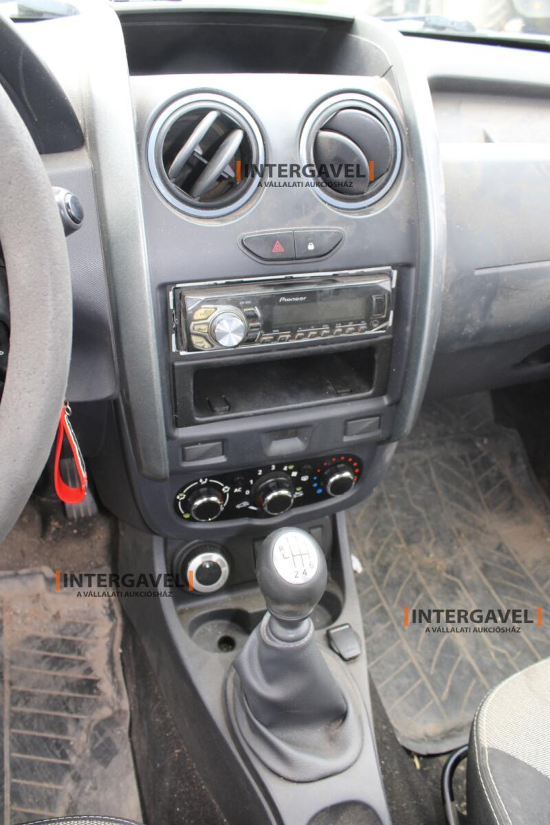 Kisteherautó - Dacia 14