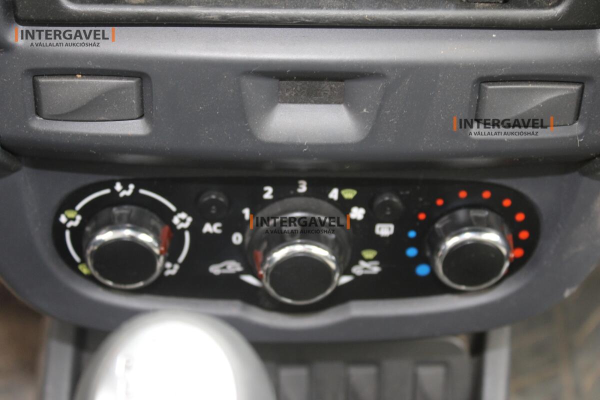 Kisteherautó - Dacia 15