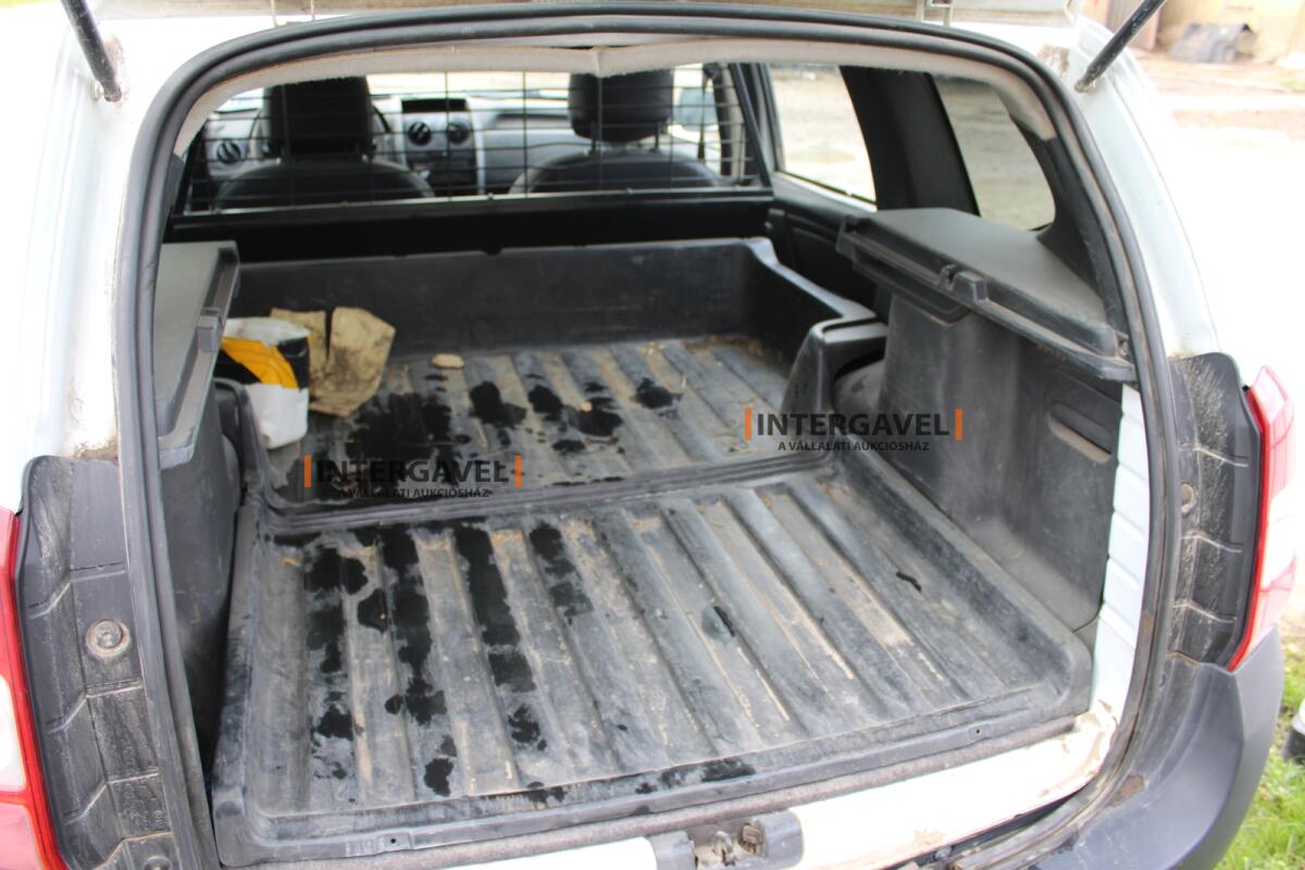 Kisteherautó - Dacia 23