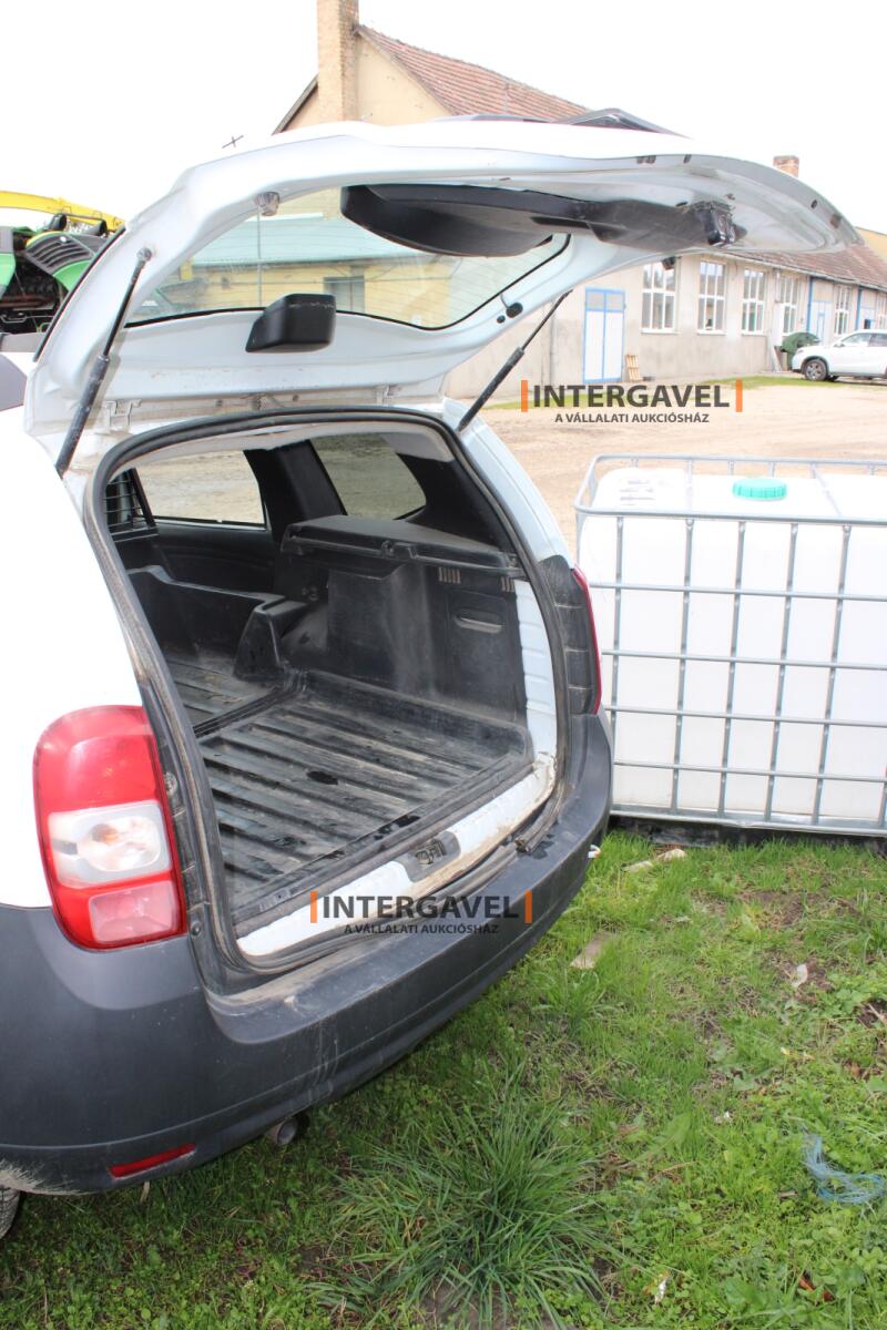 Kisteherautó - Dacia 24