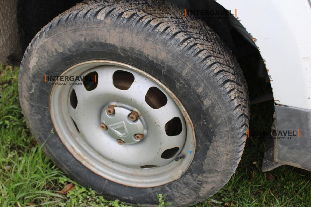 Kisteherautó - Dacia 27