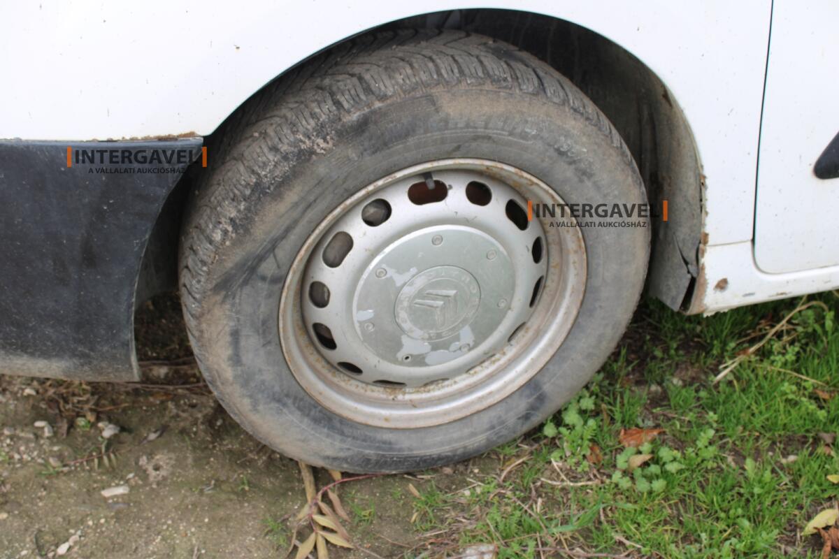 Kisteherautó - Citroen 6