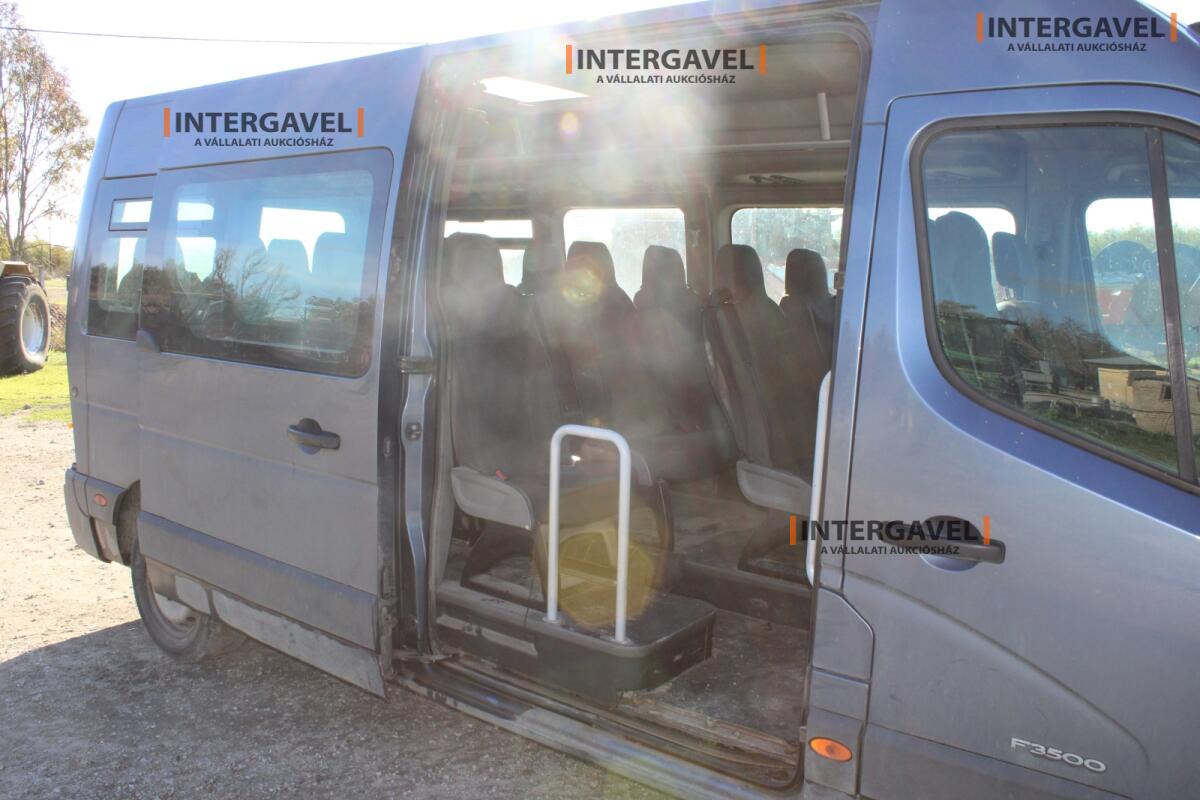 Kisbusz - Renault 25