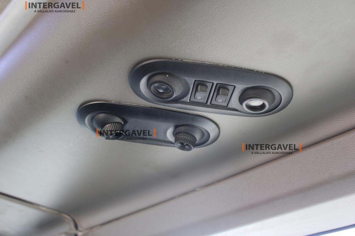 Kisbusz - Renault 28