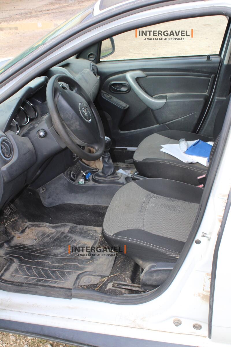 Kisteherautó - Dacia 9