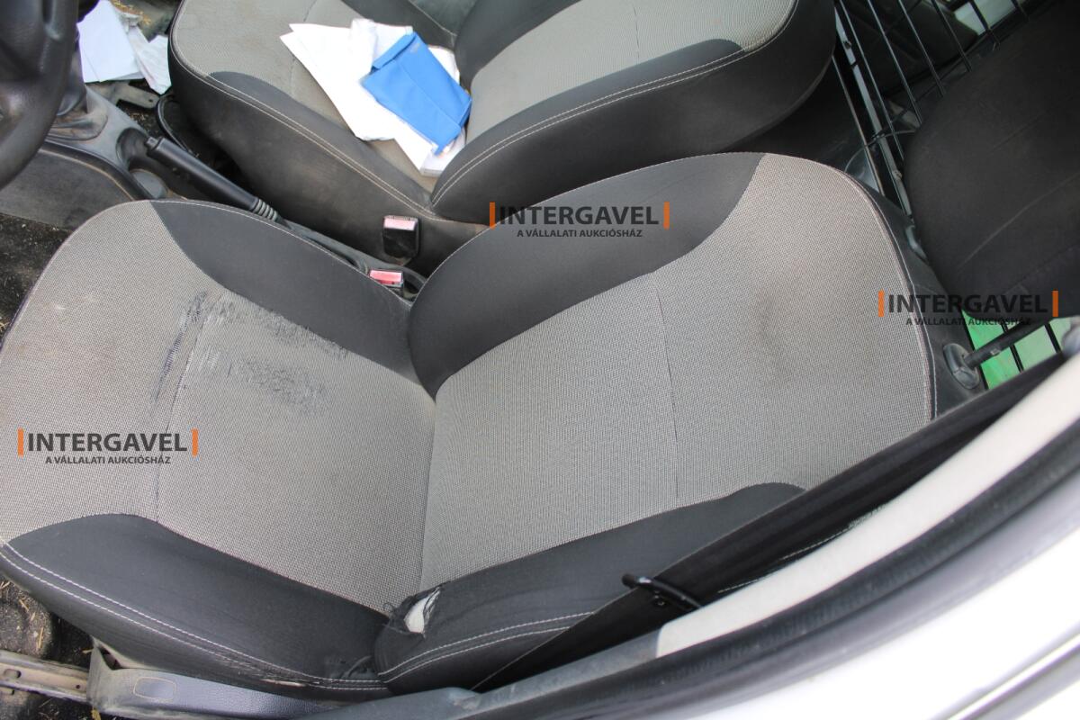 Kisteherautó - Dacia 10