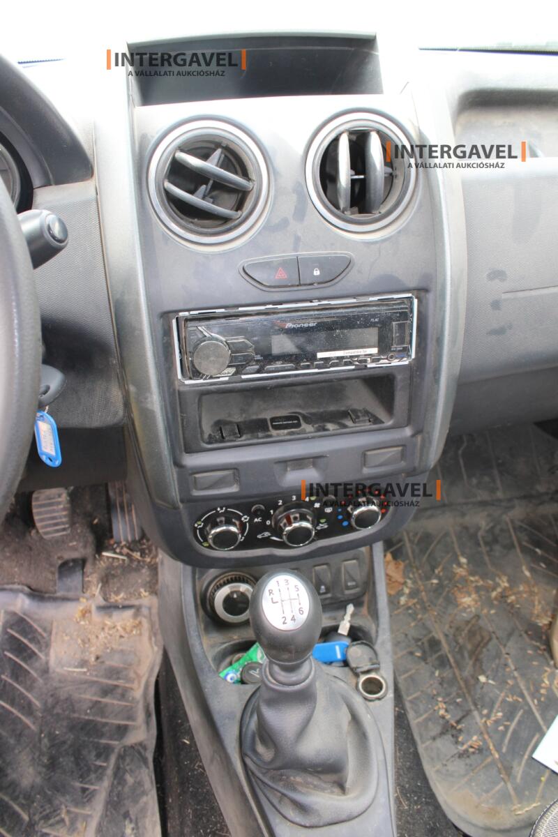 Kisteherautó - Dacia 11