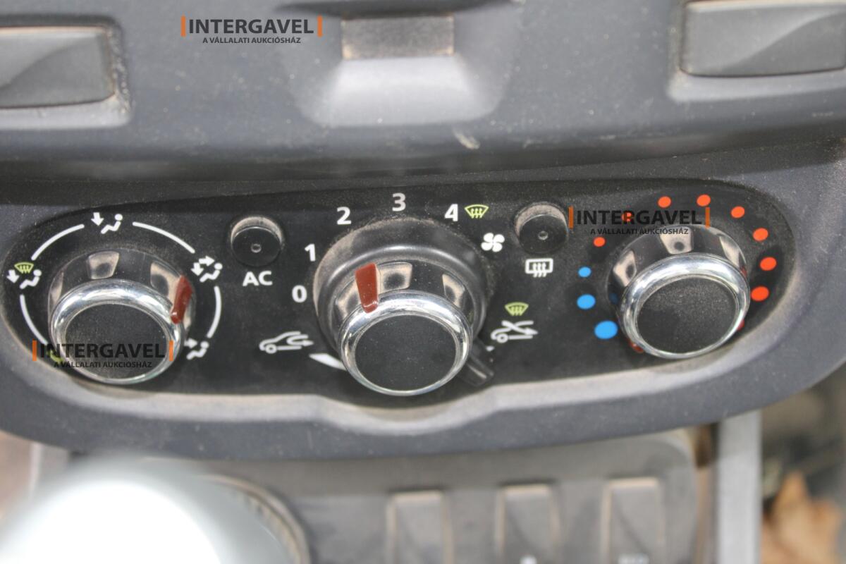 Kisteherautó - Dacia 12