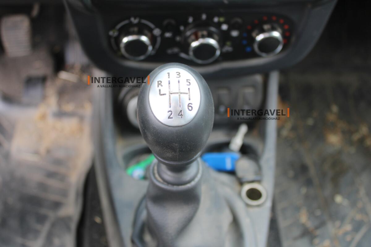 Kisteherautó - Dacia 13