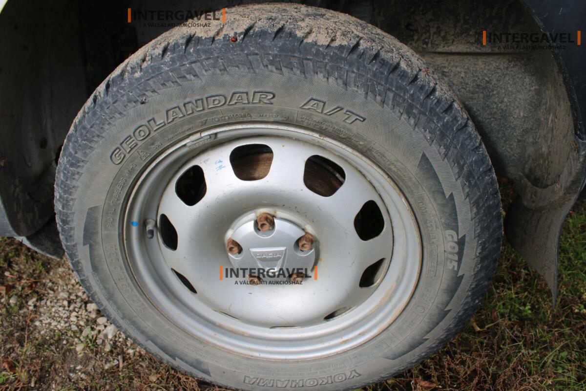 Kisteherautó - Dacia 17