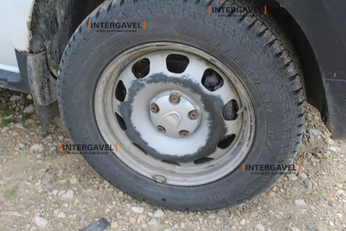 Kisteherautó - Dacia 23