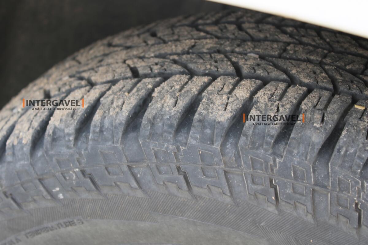 Kisteherautó - Dacia 24