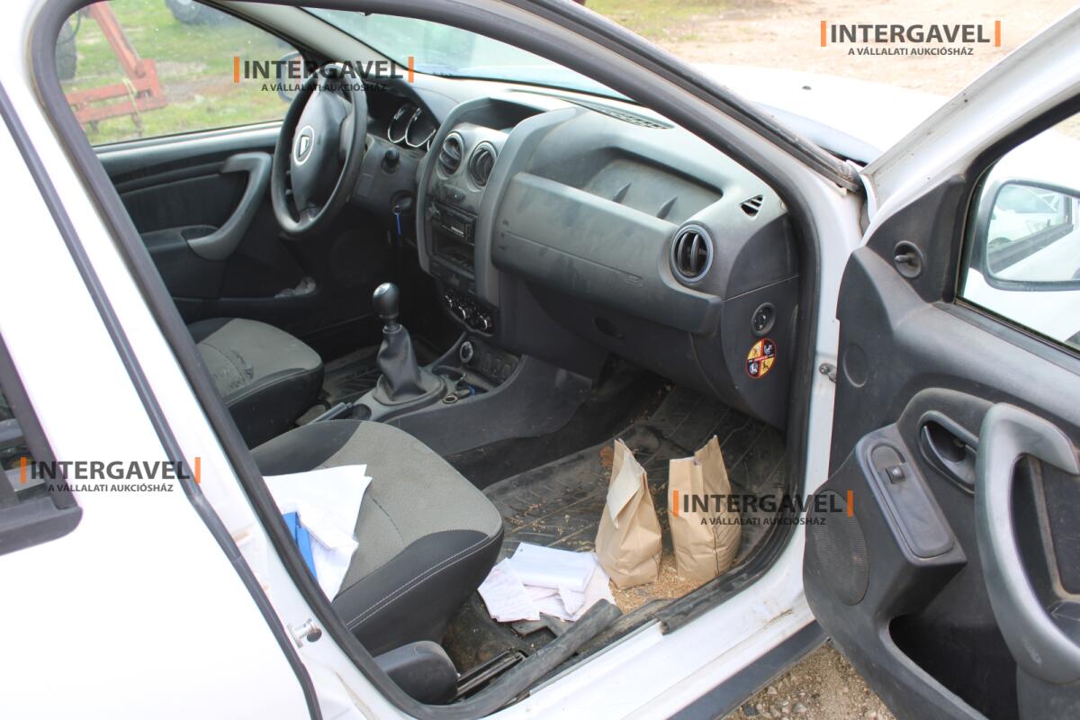 Kisteherautó - Dacia 27