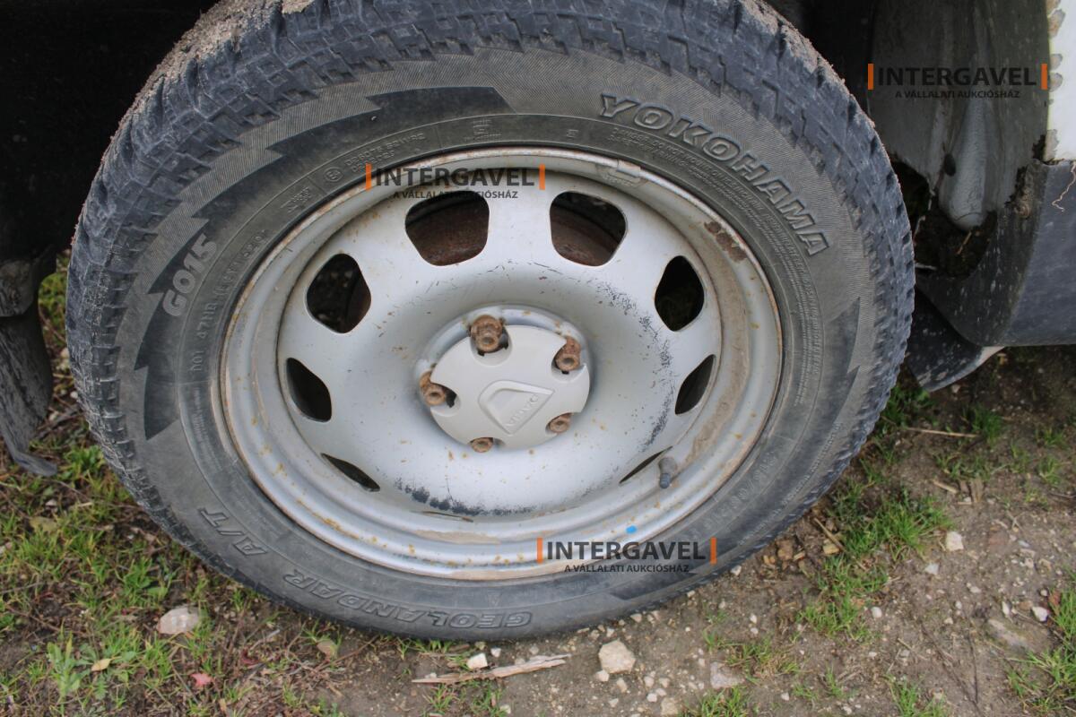 Kisteherautó - Dacia 33