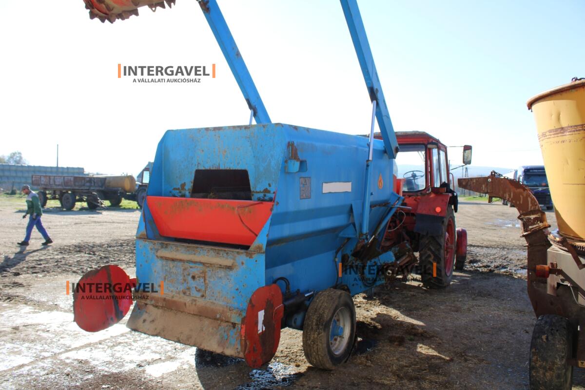 Etető kiosztó kocsi 2