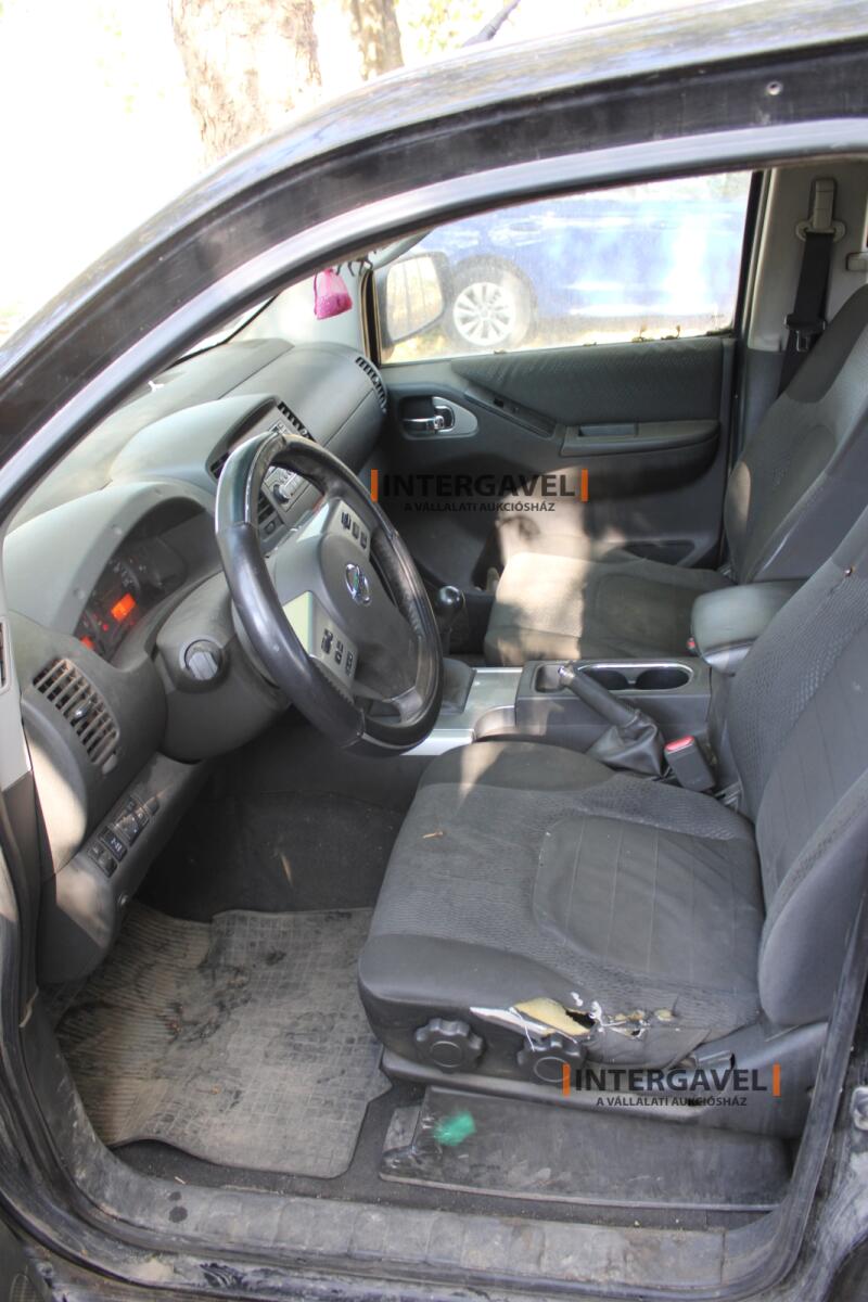 Terepjáró - Nissan 25