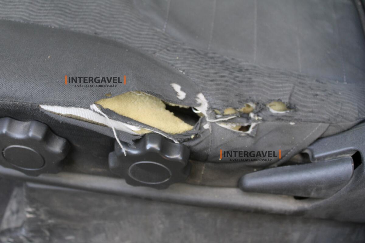 Terepjáró - Nissan 26