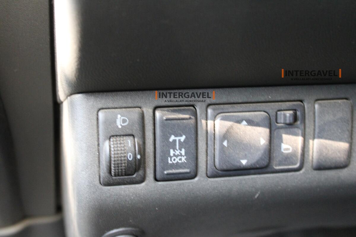 Terepjáró - Nissan 27