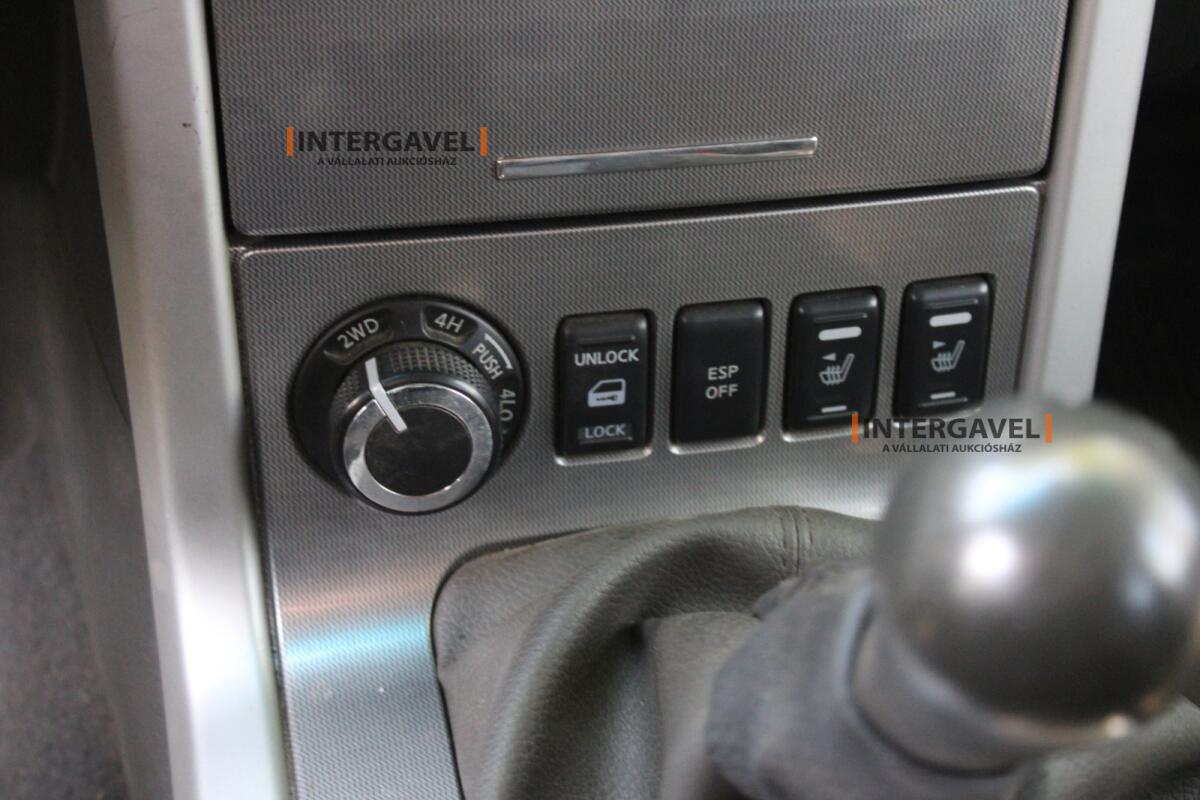 Terepjáró - Nissan 30