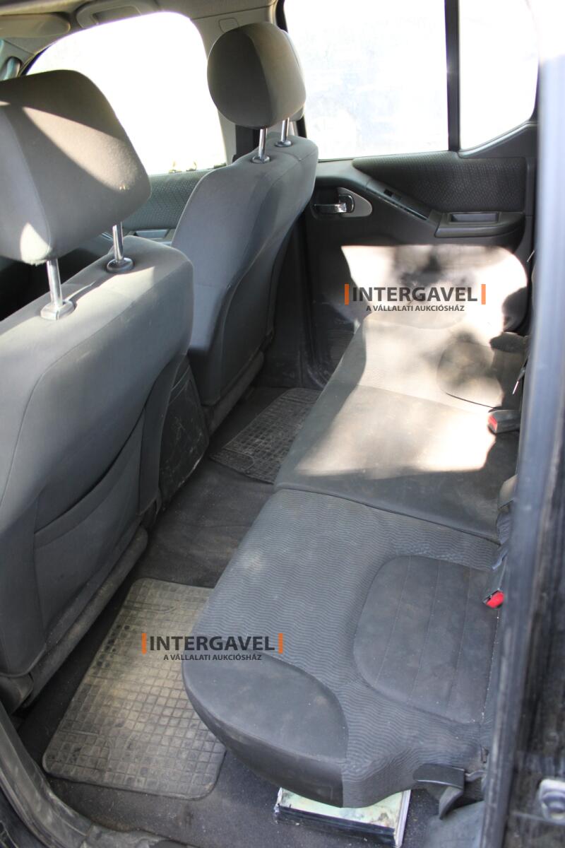 Terepjáró - Nissan 33