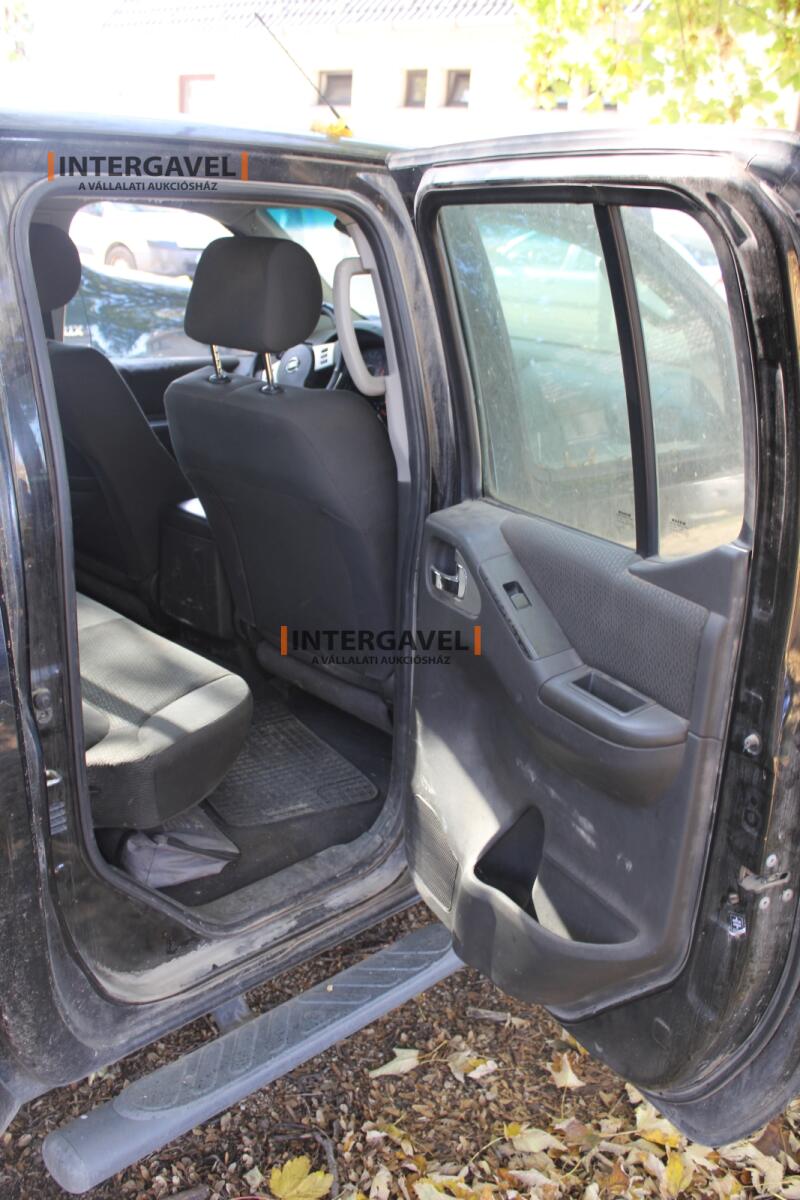 Terepjáró - Nissan 37