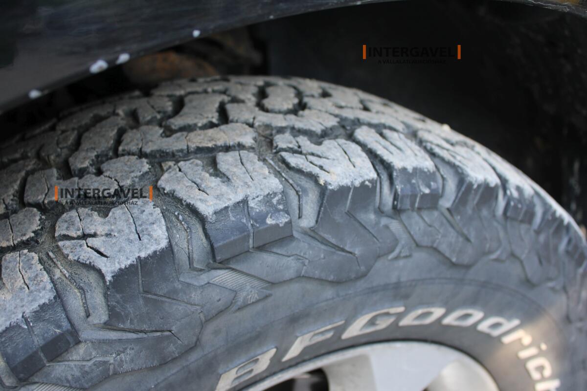 Terepjáró - Nissan 8