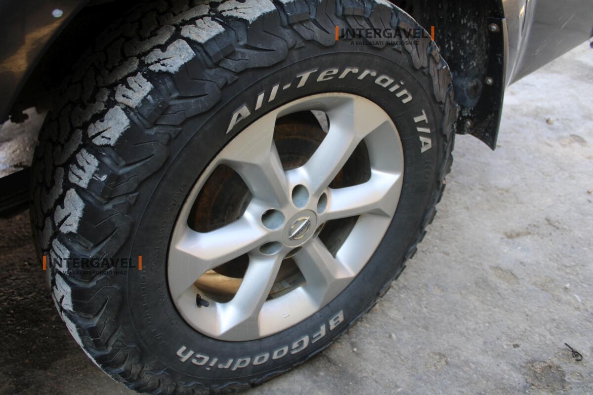 Terepjáró - Nissan 13