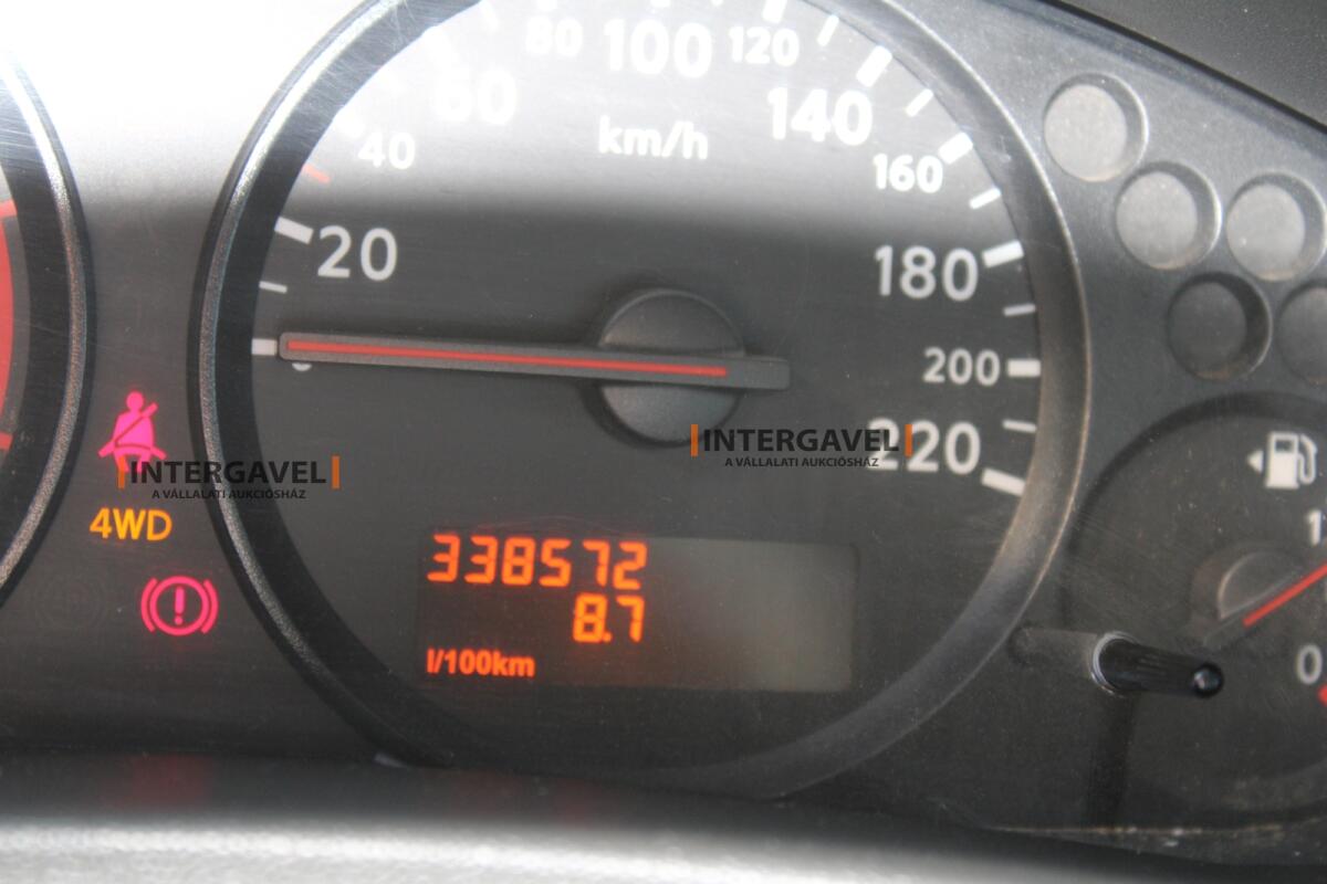 Terepjáró - Nissan 32