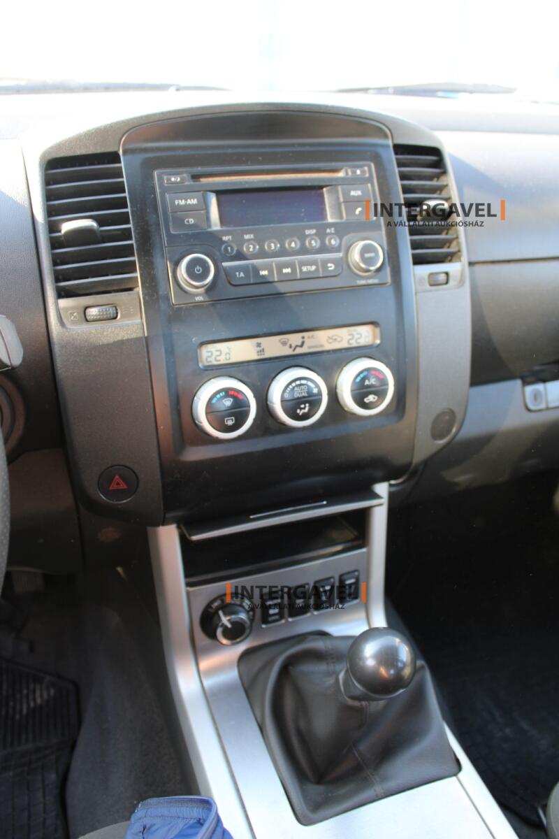 Terepjáró - Nissan 33