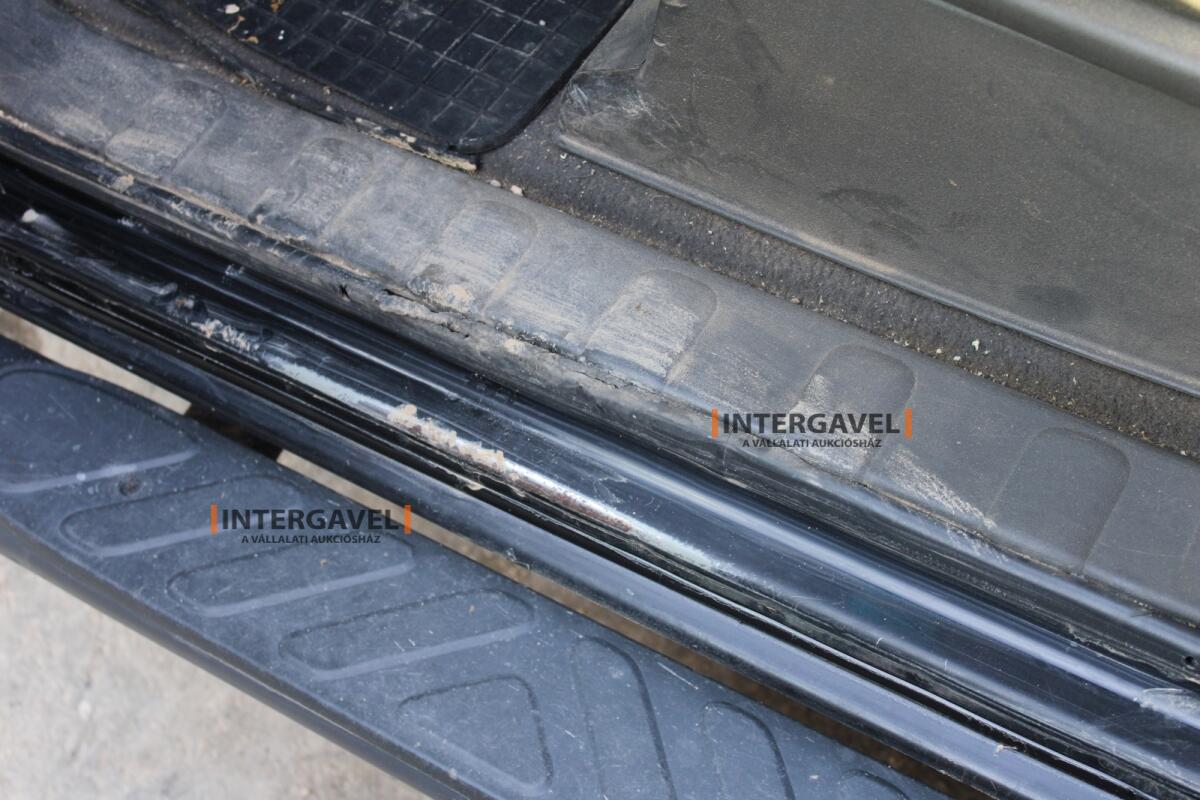 Terepjáró - Nissan 35