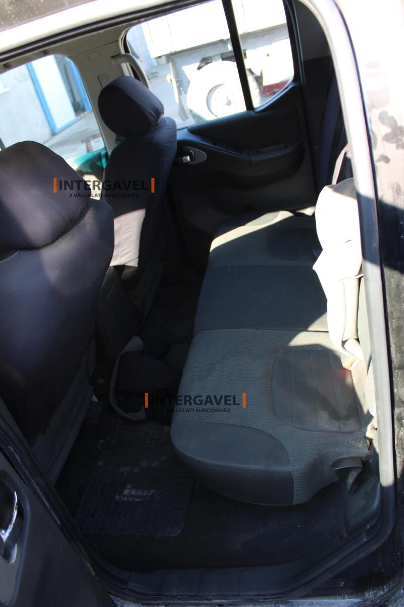 Terepjáró - Nissan 37