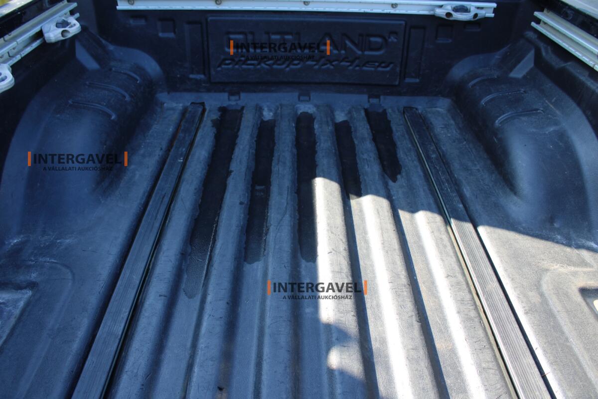 Terepjáró - Nissan 38