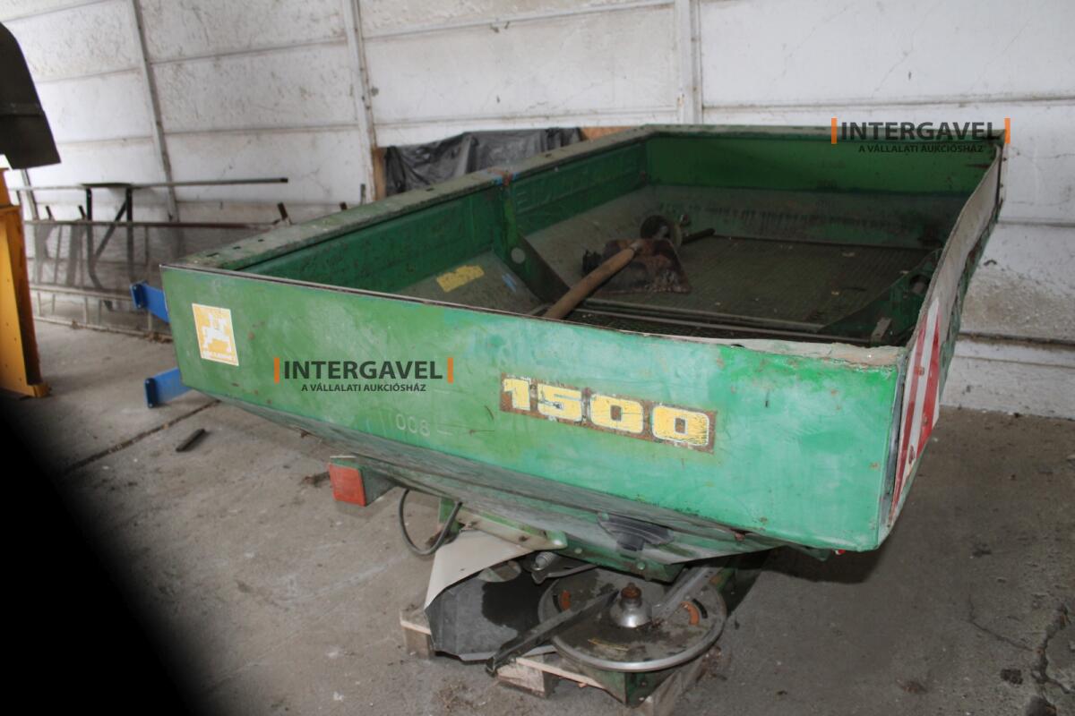 Fertilizer Spreader - Amazone 3