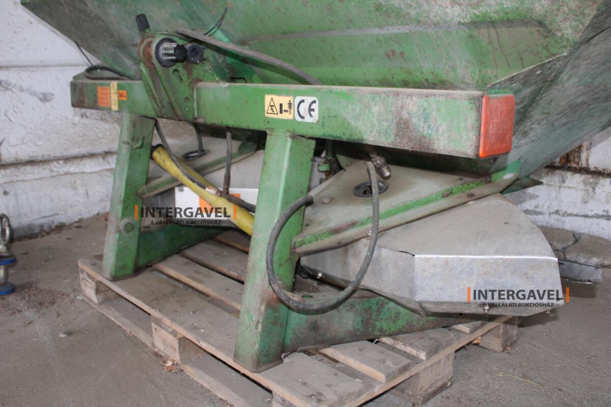 Fertilizer Spreader - Amazone 6